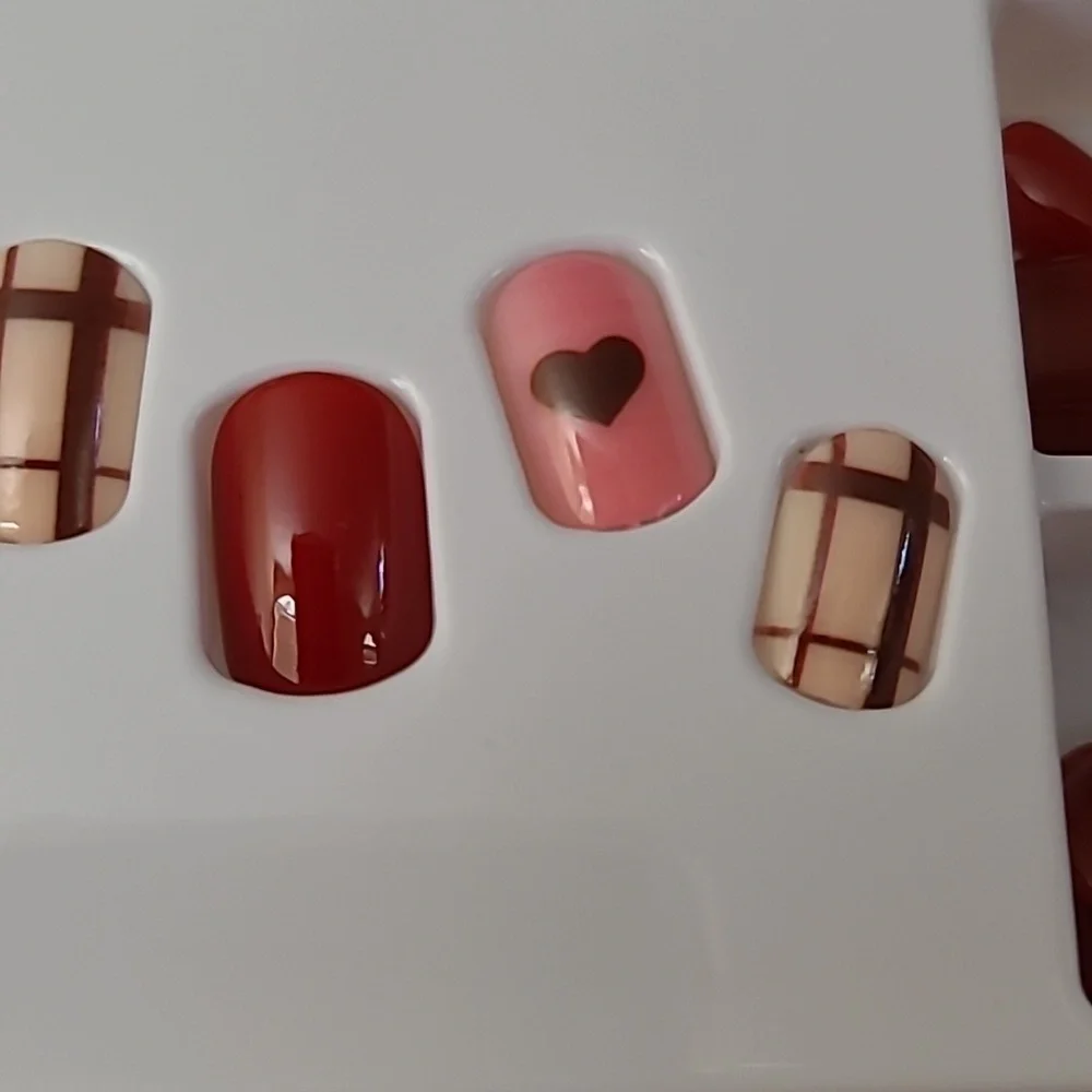 30pcs Hearts & Plaid Press On Nails